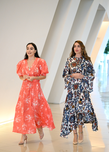 Heydar Aliyev Foundation VP Leyla Aliyeva, Arzu Aliyeva present certificates to students completing distant Chinese language courses (PHOTO)