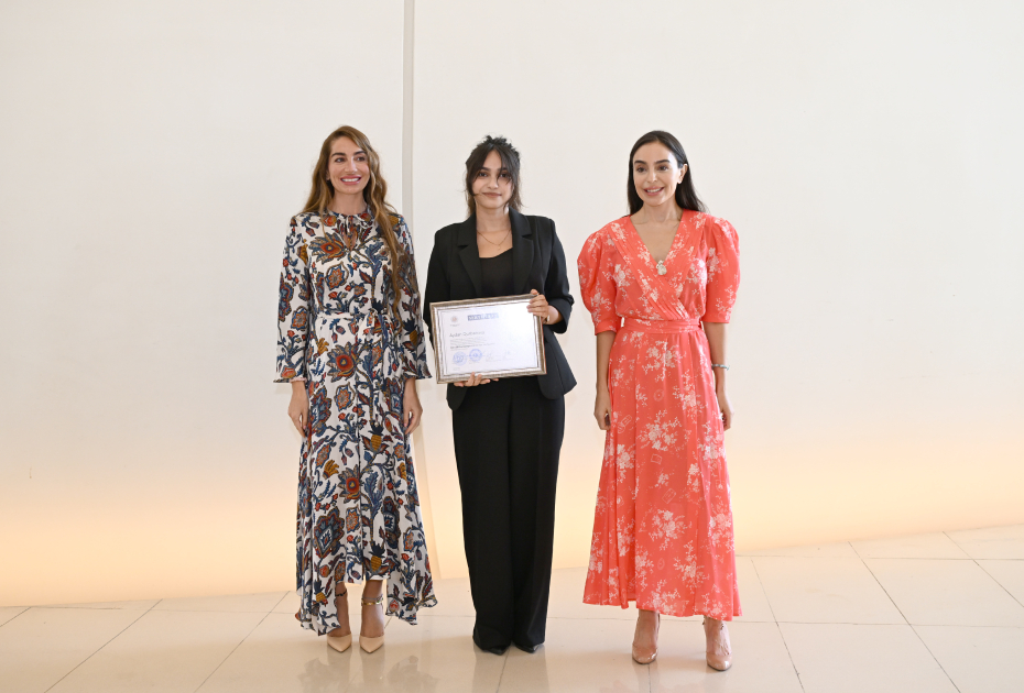 Heydar Aliyev Foundation VP Leyla Aliyeva, Arzu Aliyeva present certificates to students completing distant Chinese language courses (PHOTO)