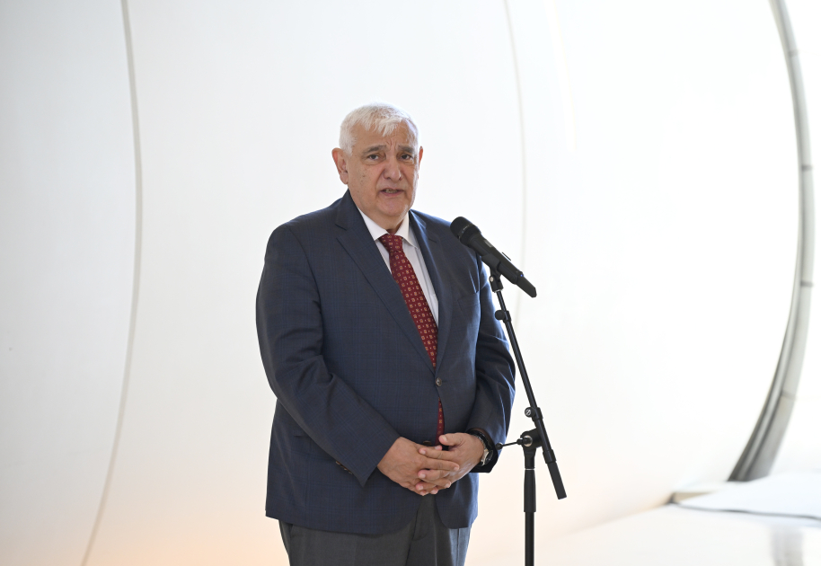 Heydar Aliyev Foundation VP Leyla Aliyeva, Arzu Aliyeva present certificates to students completing distant Chinese language courses (PHOTO)
