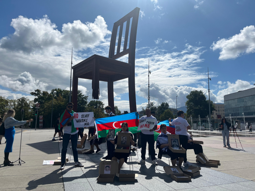 Azerbaijani families of missing persons hold first protest abroad (PHOTO/VIDEO)