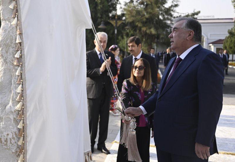 Tajikistan launces ADB-backed job and migration service center