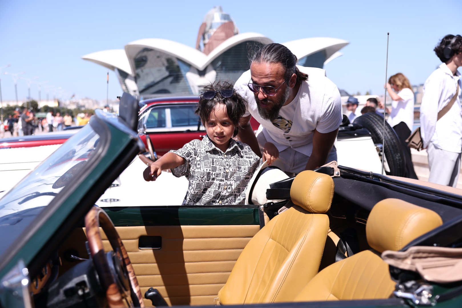 "Horsepower" - Classic car parade and chovgan game held (PHOTO)