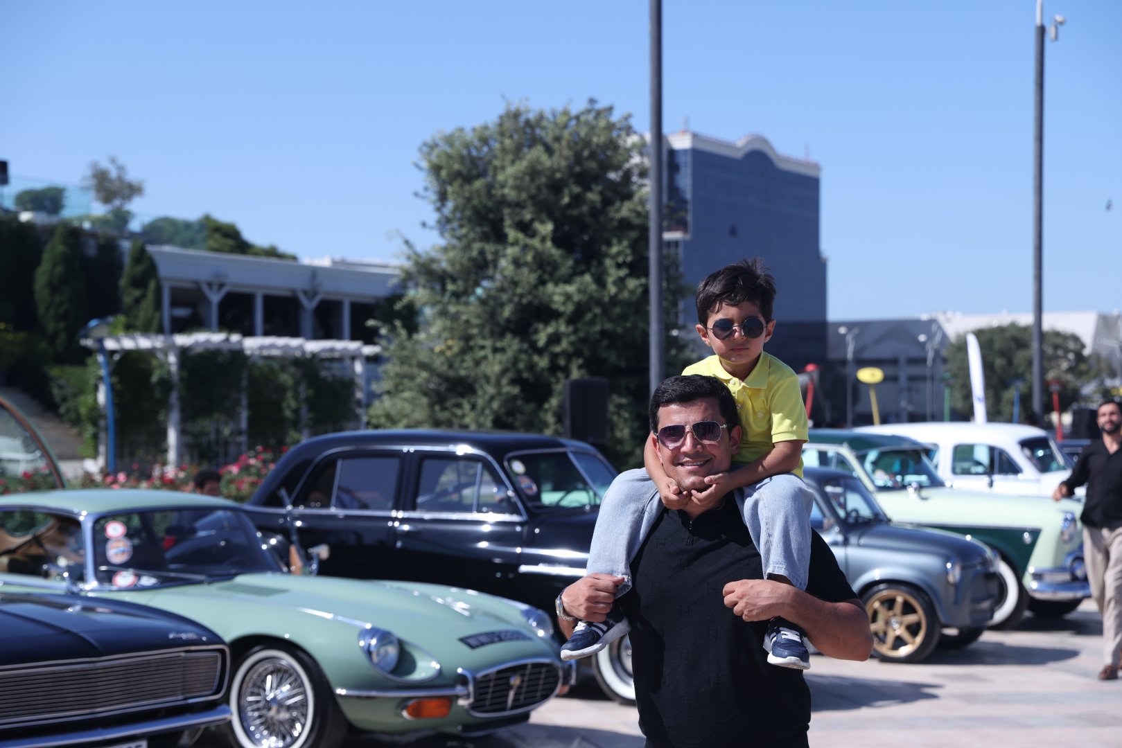 "Horsepower" - Classic car parade and chovgan game held (PHOTO)