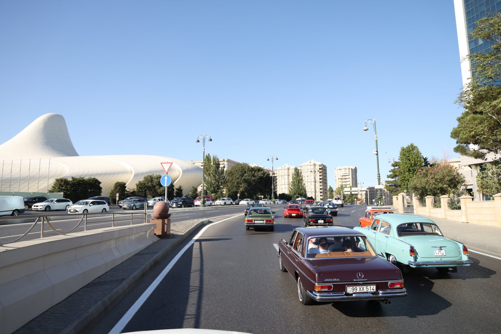 "Horsepower" - Classic car parade and chovgan game held (PHOTO)