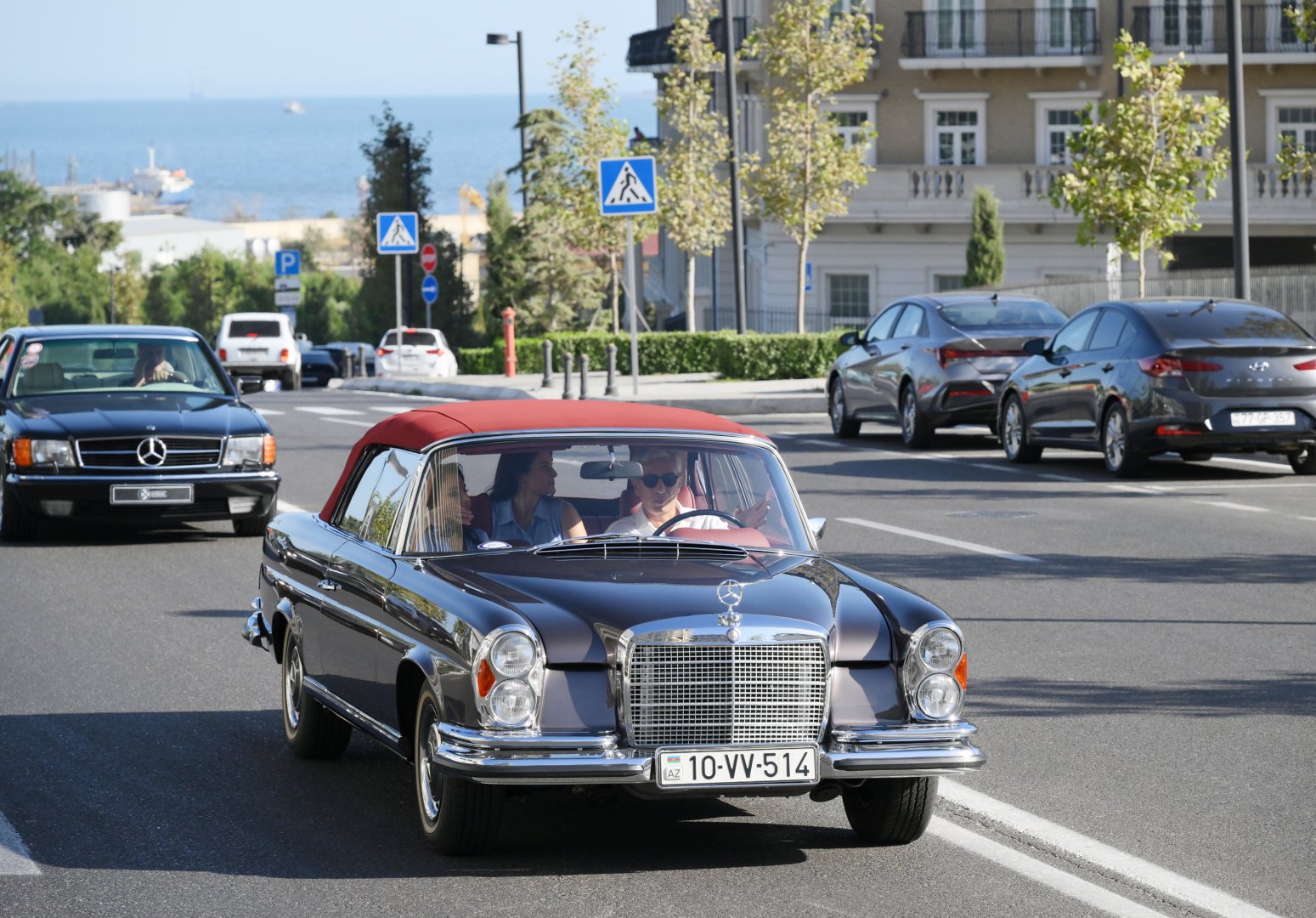"Horsepower" - Classic car parade and chovgan game held (PHOTO)
