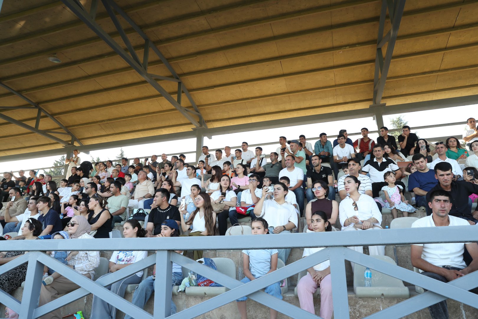"Horsepower" - Classic car parade and chovgan game held (PHOTO)