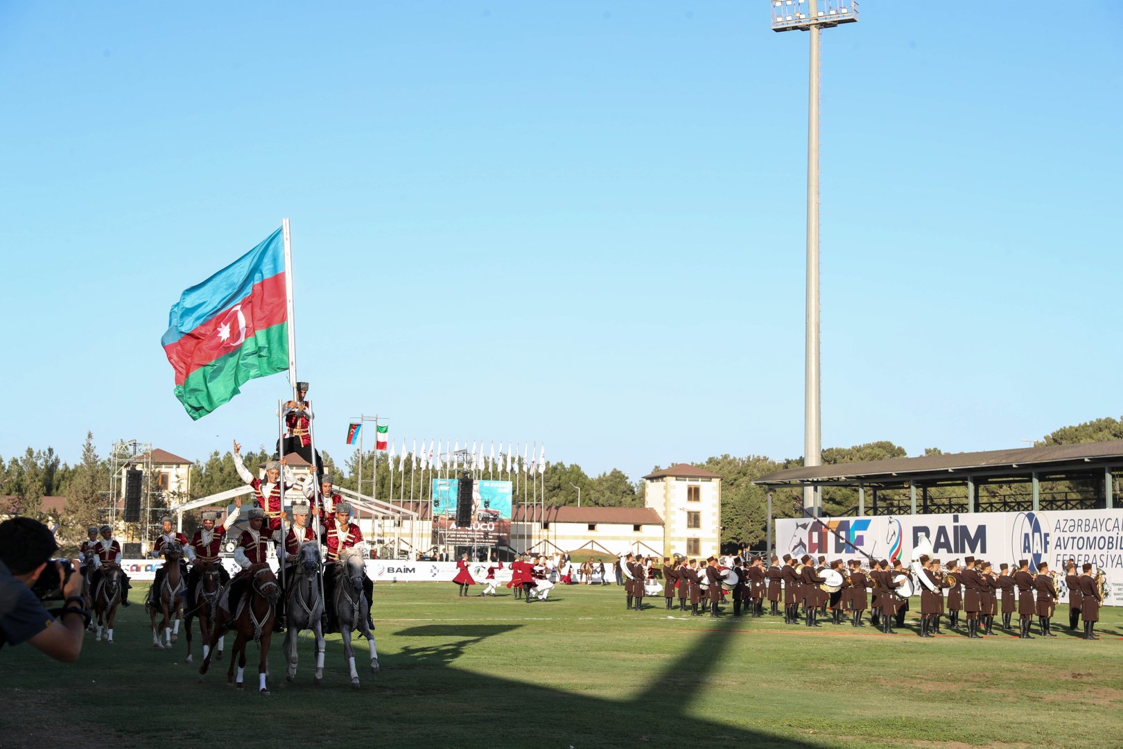 "Horsepower" - Classic car parade and chovgan game held (PHOTO)