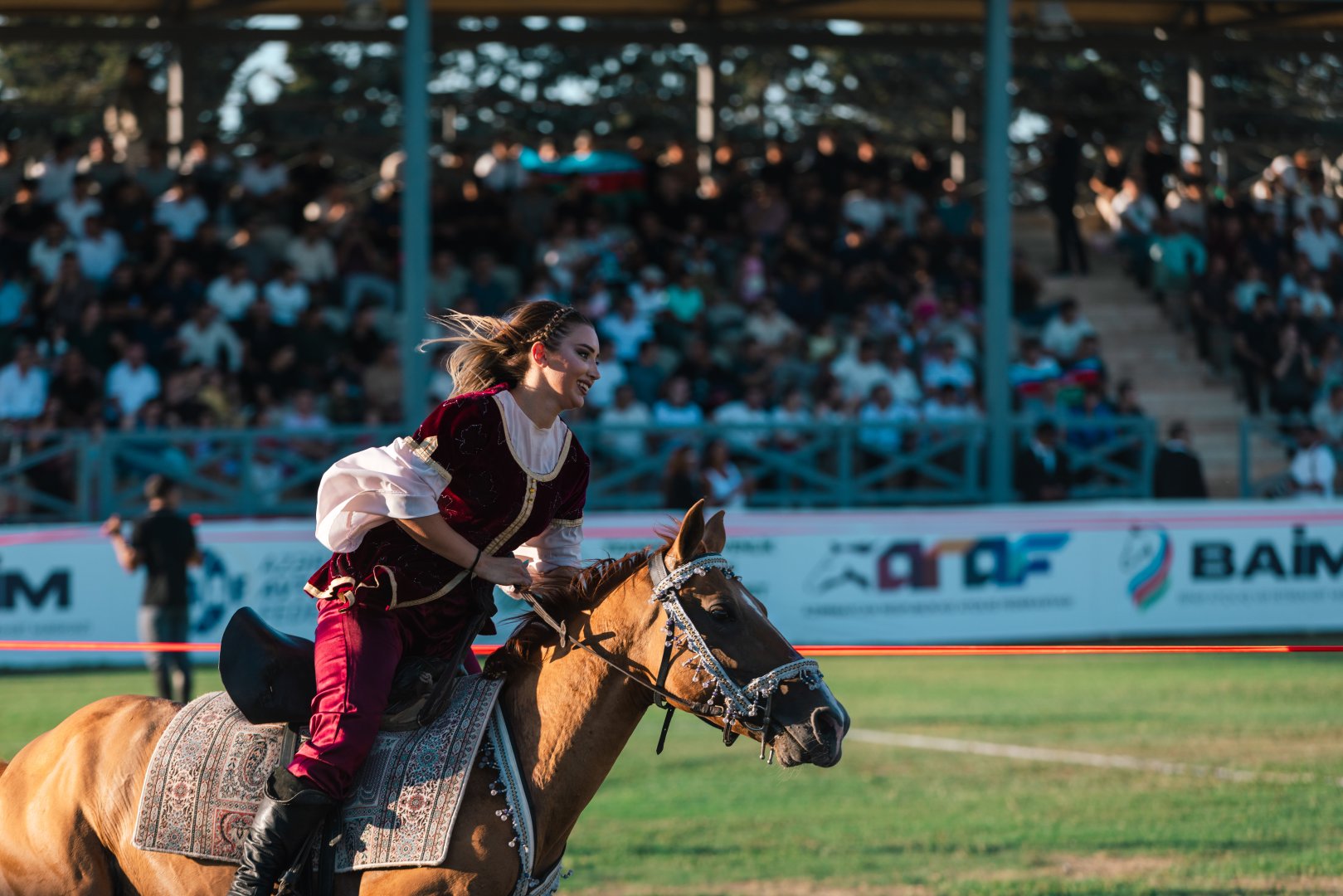 "Horsepower" - Classic car parade and chovgan game held (PHOTO)