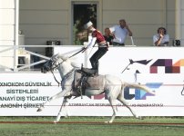 "Horsepower" - Classic car parade and chovgan game held (PHOTO)
