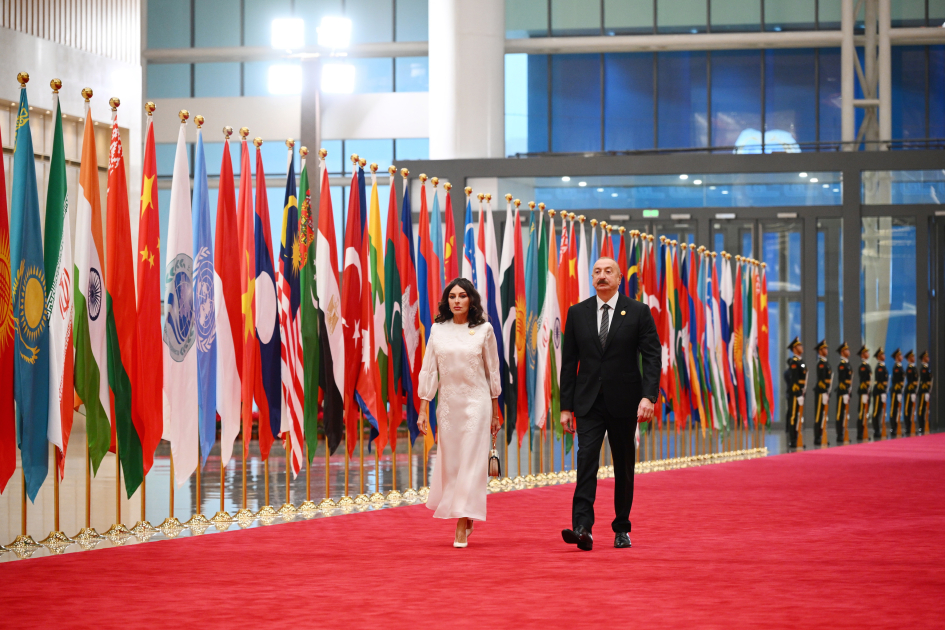 President Ilham Aliyev, First Lady Mehriban Aliyeva attend banquet honoring heads of state and government in Tianjin (PHOTO/VIDEO)