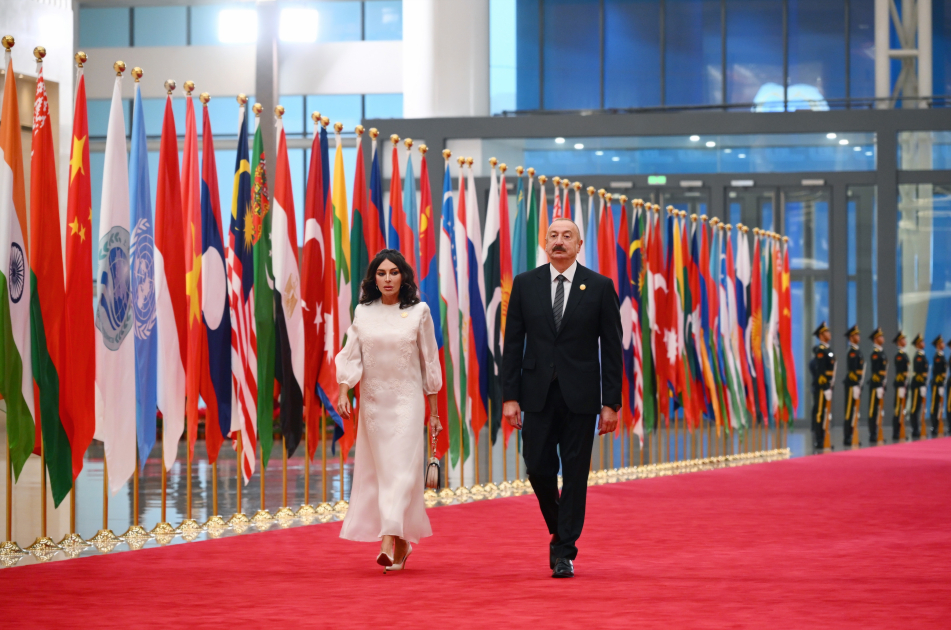 President Ilham Aliyev, First Lady Mehriban Aliyeva attend banquet honoring heads of state and government in Tianjin (PHOTO/VIDEO)