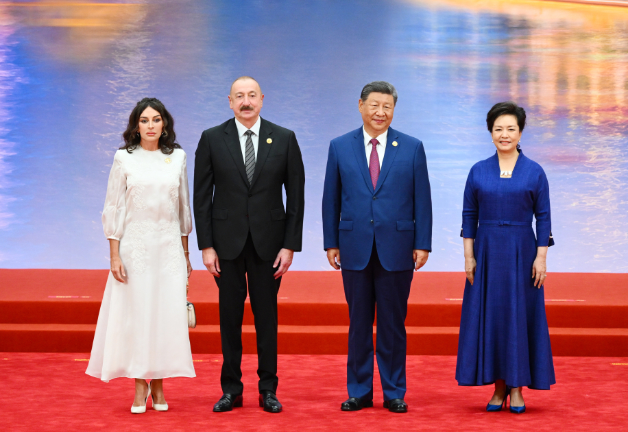 President Ilham Aliyev, First Lady Mehriban Aliyeva attend banquet honoring heads of state and government in Tianjin (PHOTO/VIDEO)