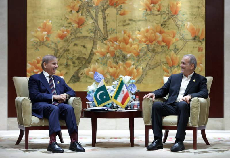 Pakistani PM discusses situation in Middle East with Iranian President