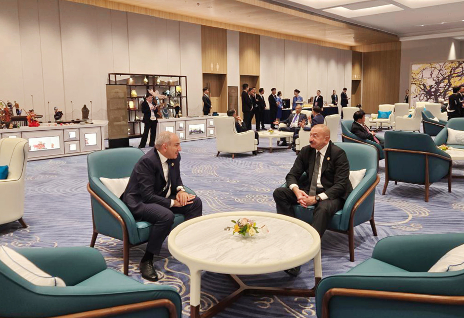 President Ilham Aliyev meets with Prime Minister Nikol Pashinyan (PHOTO/VIDEO)