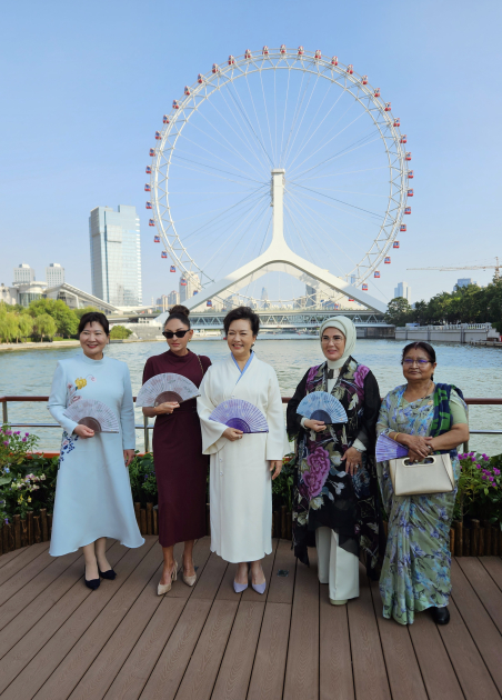 First Lady Mehriban Aliyeva participates in boat trip with spouses of heads of state and government attending meeting in "SCO Plus" format (PHOTO)