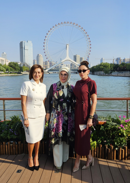 First Lady Mehriban Aliyeva participates in boat trip with spouses of heads of state and government attending meeting in "SCO Plus" format (PHOTO)
