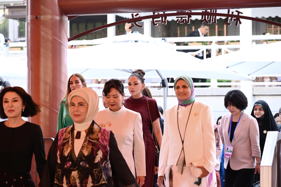 First Lady Mehriban Aliyeva participates in boat trip with spouses of heads of state and government attending meeting in "SCO Plus" format (PHOTO)