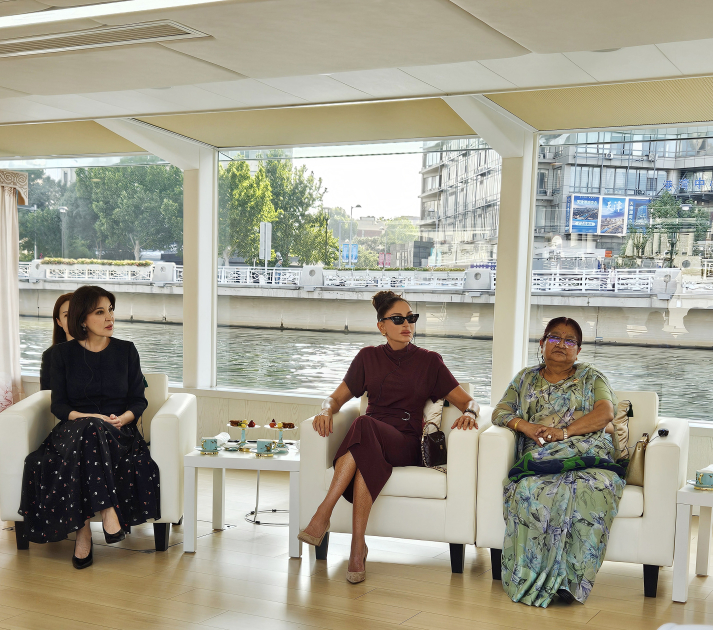 First Lady Mehriban Aliyeva participates in boat trip with spouses of heads of state and government attending meeting in "SCO Plus" format (PHOTO)