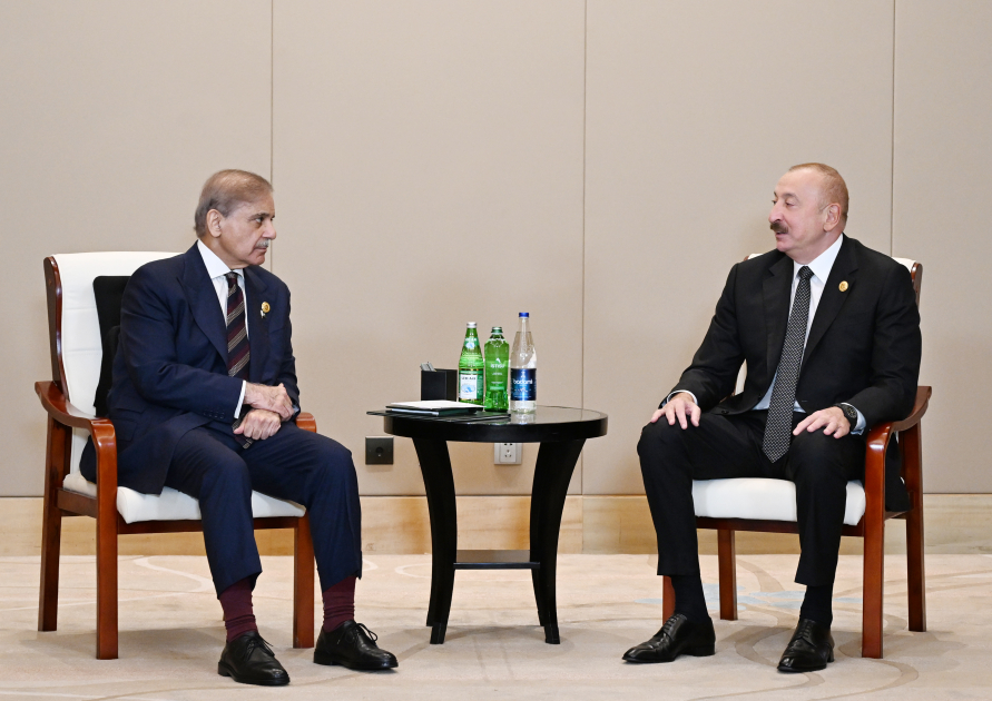 President Ilham Aliyev meets Pakistani PM in Tianjin (PHOTO)