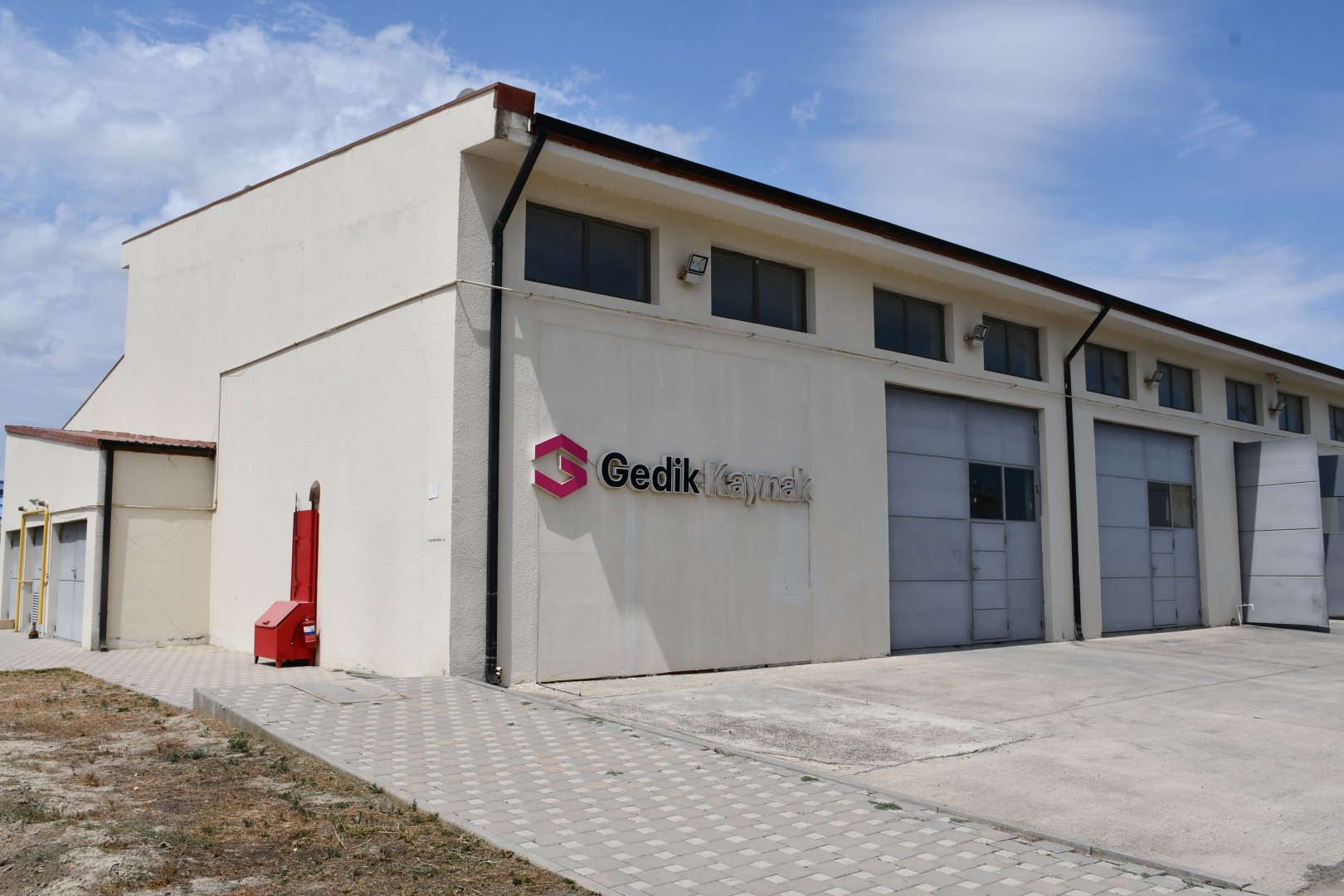 Azerbaijan taps Uzbek market with first-ever electrode export (PHOTO)