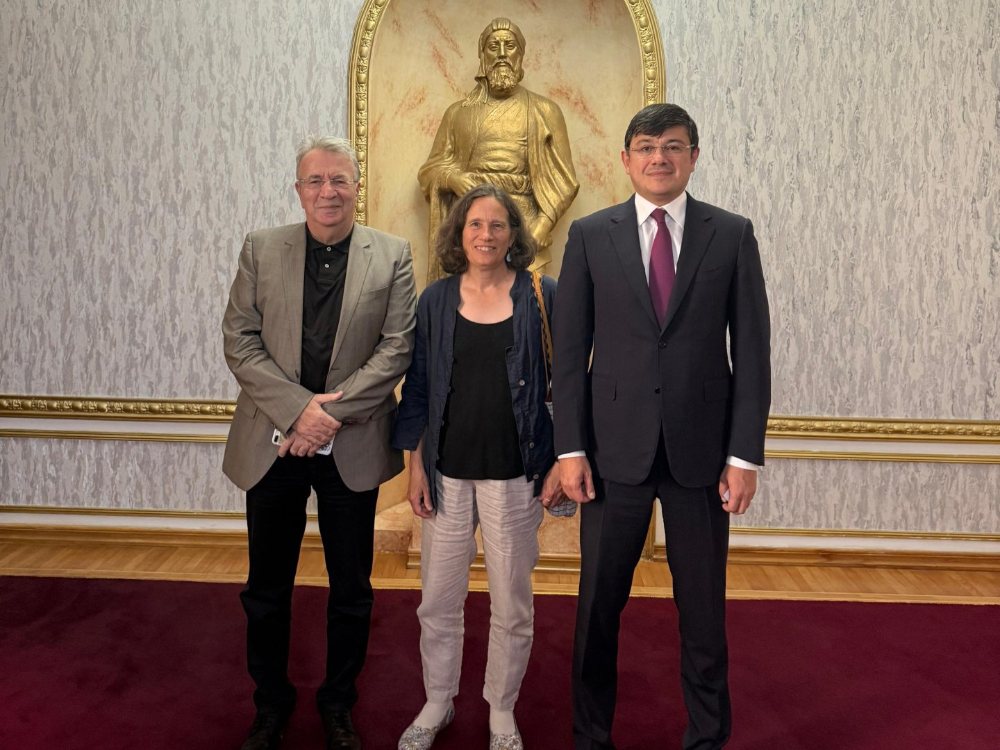 Canadian professor visits Azerbaijan's Diaspora Committee