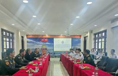 Azerbaijani minister visits Vietnamese navy headquarters (PHOTO)