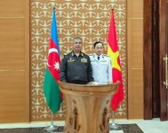 Azerbaijani minister visits Vietnamese navy headquarters (PHOTO)