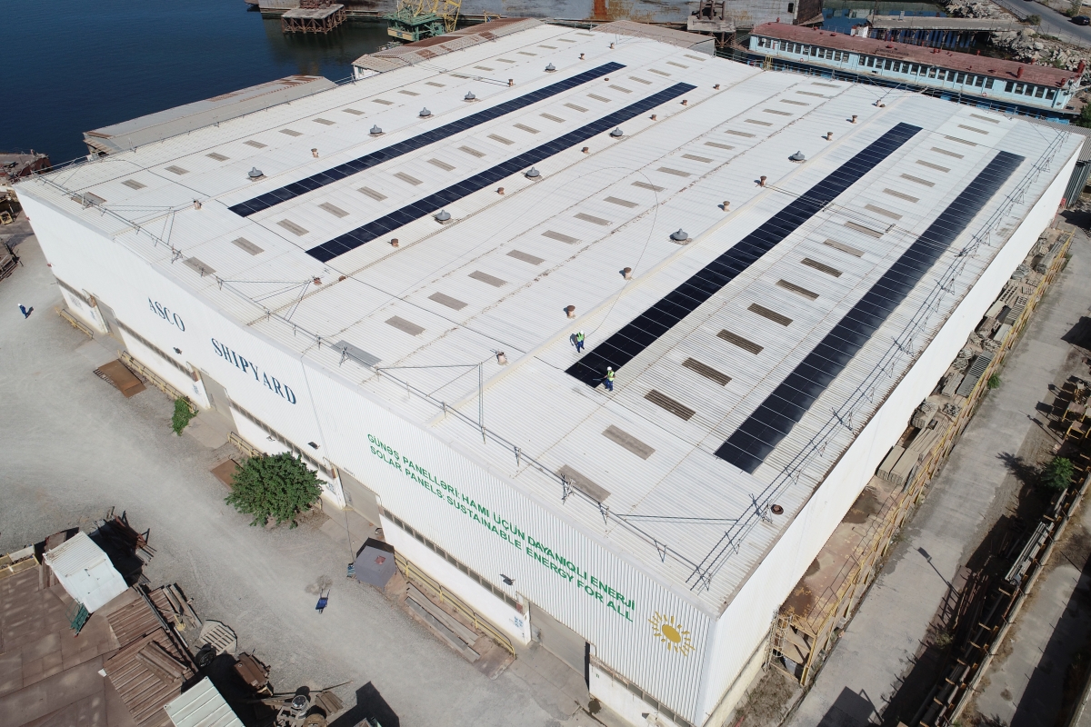 Azerbaijan adds up energy generation from solar panels set up at local shipyard (PHOTO)