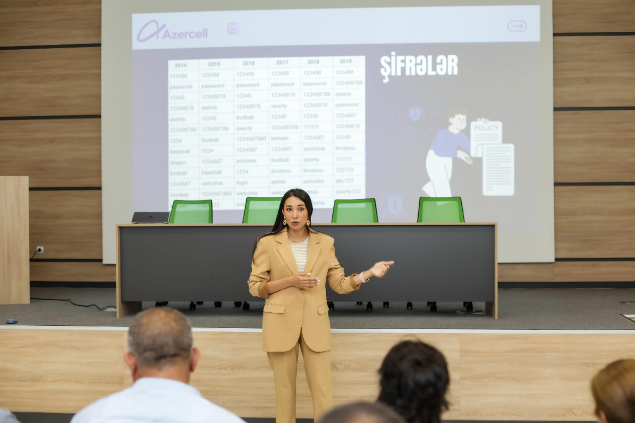 Azercell held cybersecurity training for elderly citizens in Barda (PHOTO)
