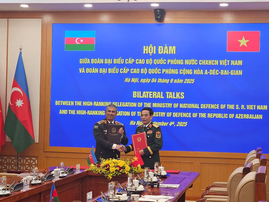 Azerbaijani defense minister meets Vietnamese PM and military leadership (PHOTO)