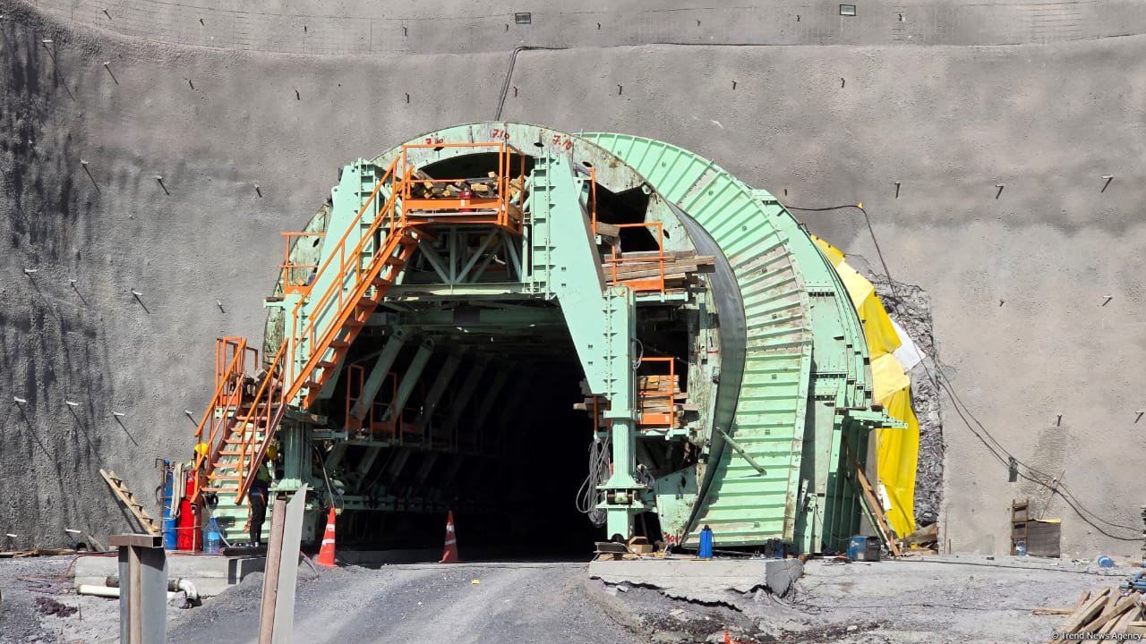 Azerbaijan reveals deadline for Ahmadbayli-Horadiz-Minjivan-Aghband road project
