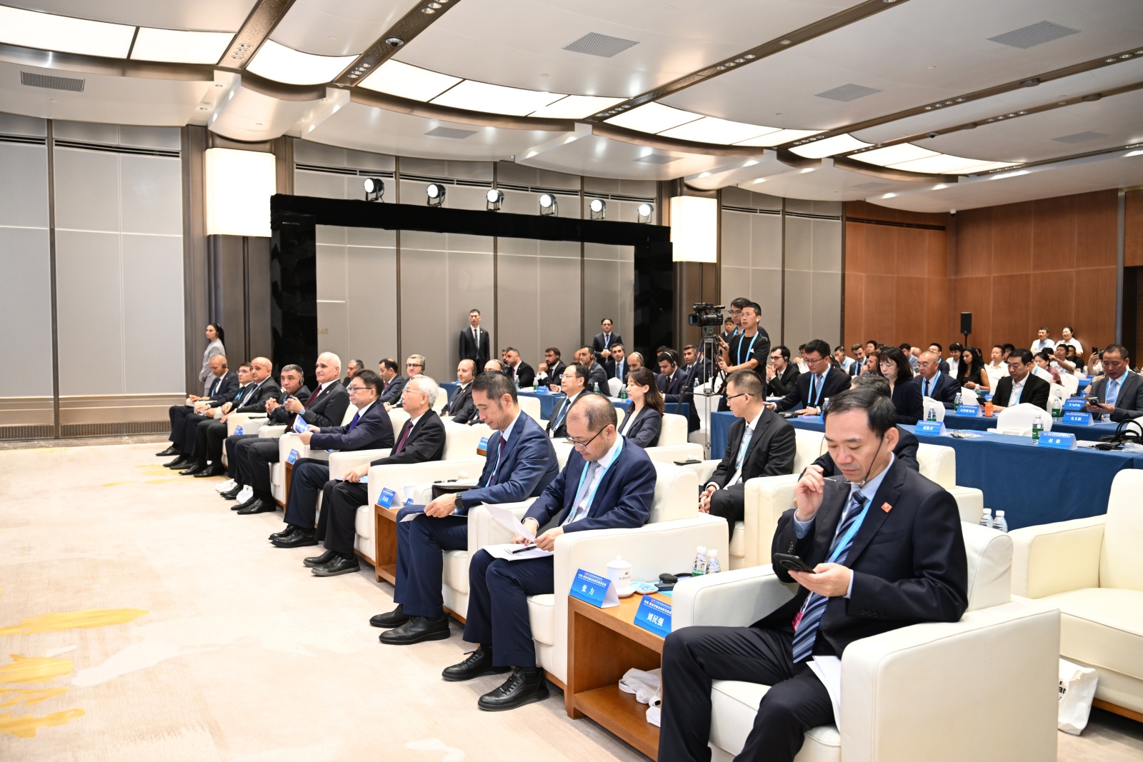 Azerbaijan, China assess investment and production cooperation