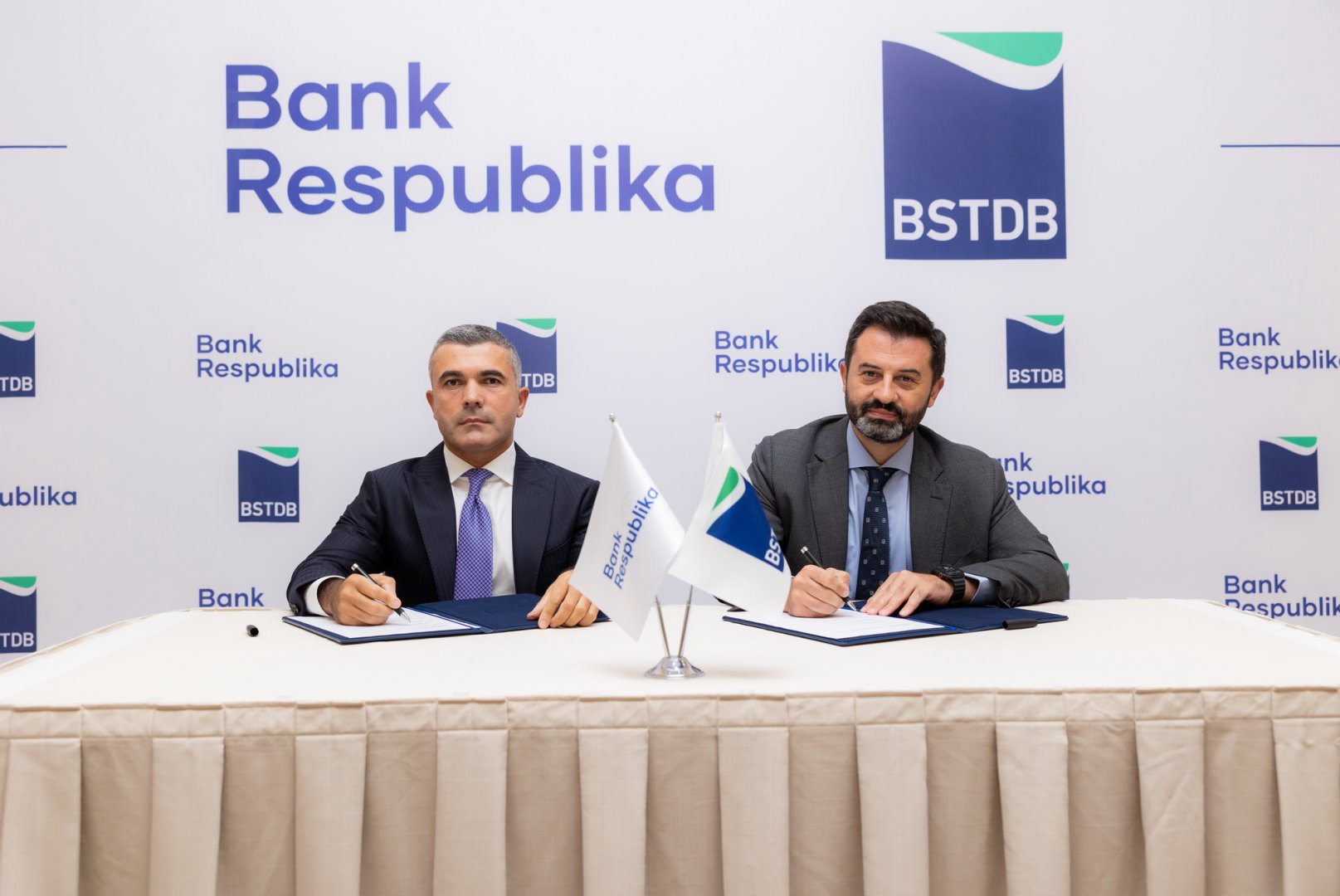 Bank Respublika and the Black Sea Trade and Development Bank sign a major loan agreement (PHOTO)