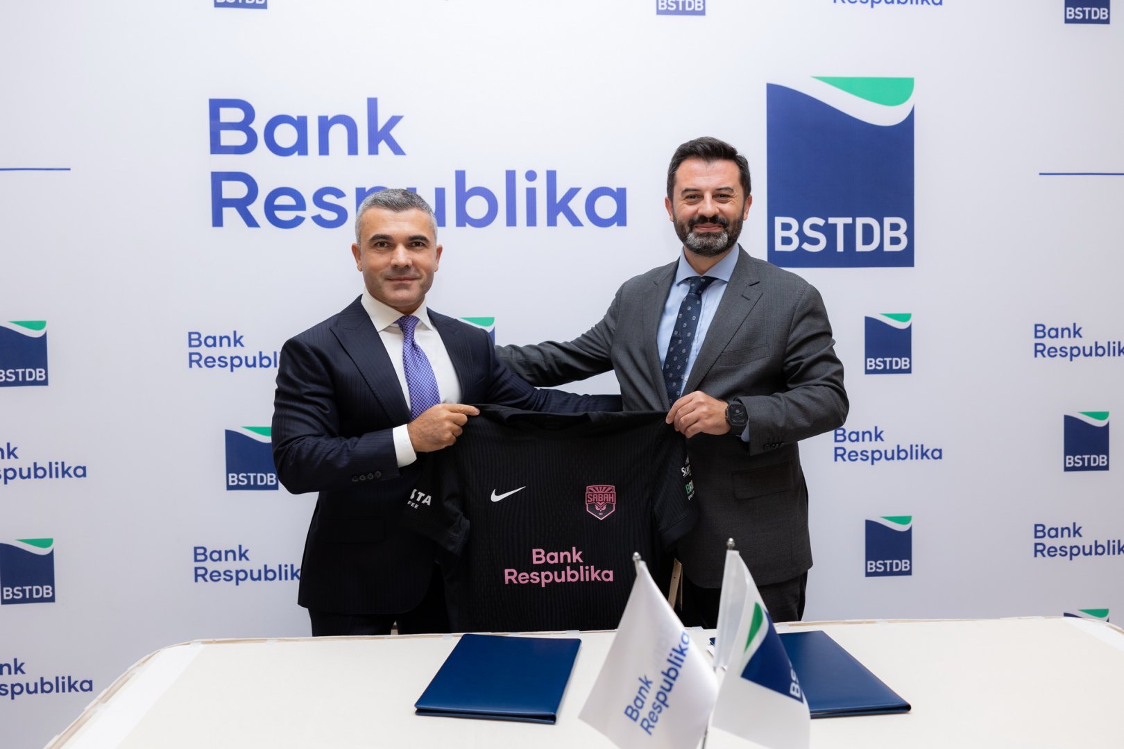 Bank Respublika and the Black Sea Trade and Development Bank sign a major loan agreement (PHOTO)