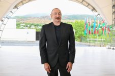 President Ilham Aliyev meets with residents of Girmizi Bazar, Hadrut settlements, and Sos village (PHOTO)