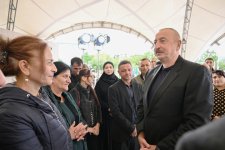 President Ilham Aliyev meets with residents of Girmizi Bazar, Hadrut settlements, and Sos village (PHOTO)