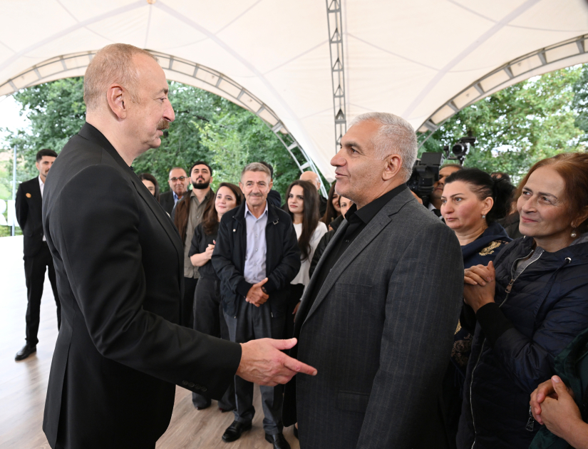 President Ilham Aliyev meets with residents of Girmizi Bazar, Hadrut settlements, and Sos village (PHOTO)