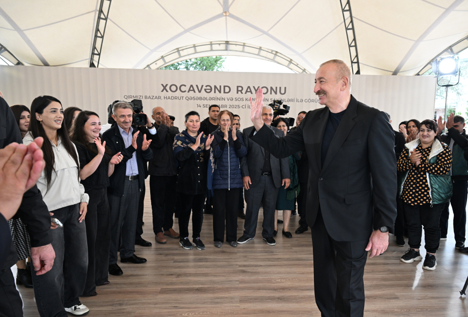 President Ilham Aliyev meets with residents of Girmizi Bazar, Hadrut settlements, and Sos village (PHOTO)