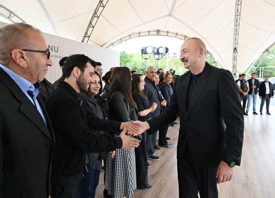 President Ilham Aliyev meets with residents of Girmizi Bazar, Hadrut settlements, and Sos village (PHOTO)