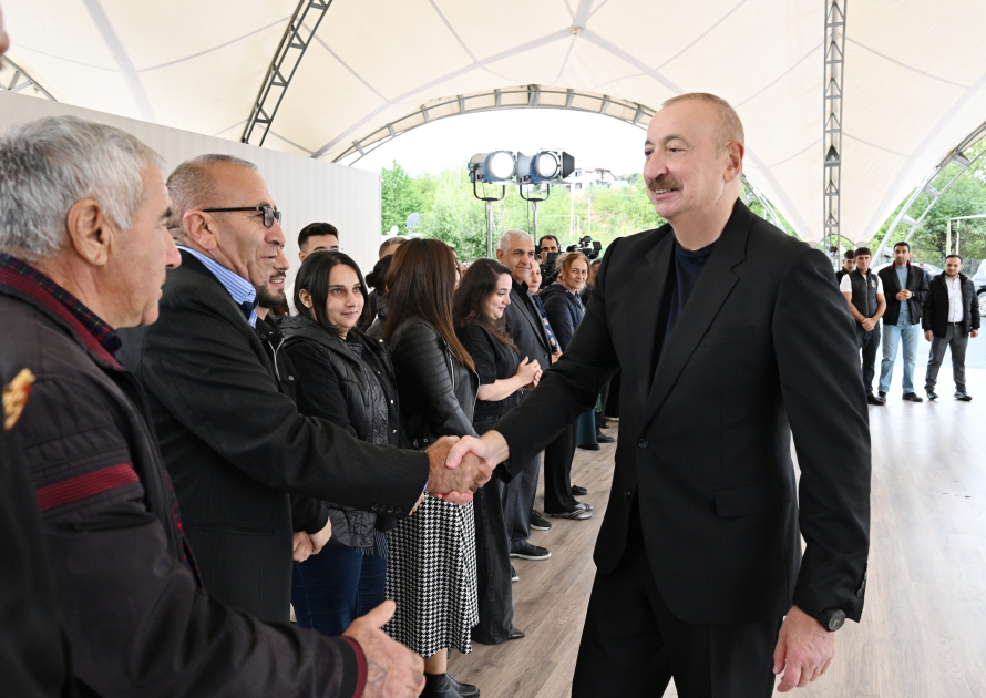 President Ilham Aliyev meets with residents of Girmizi Bazar, Hadrut settlements, and Sos village (PHOTO)