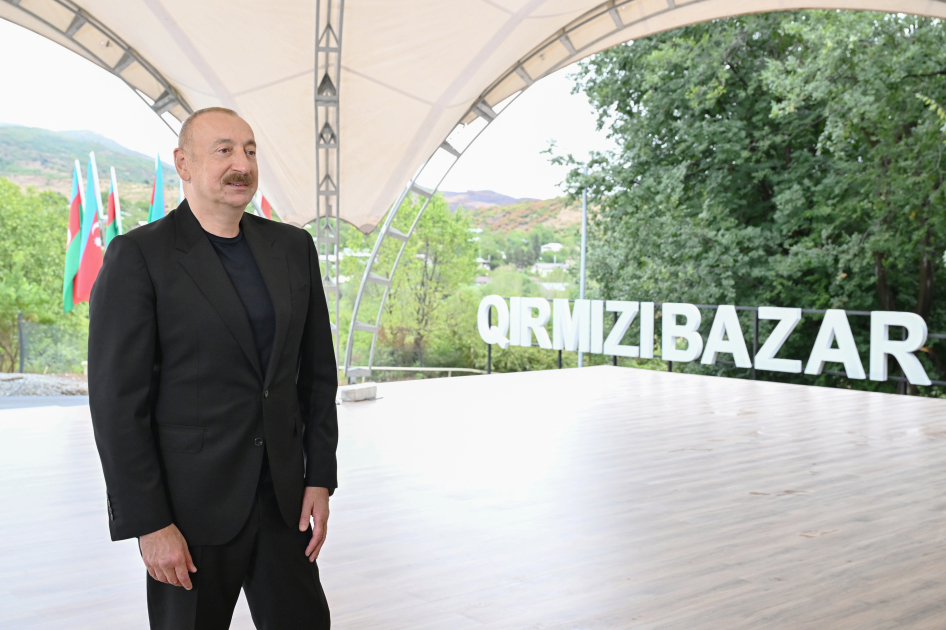 President Ilham Aliyev meets with residents of Girmizi Bazar, Hadrut settlements, and Sos village (PHOTO)