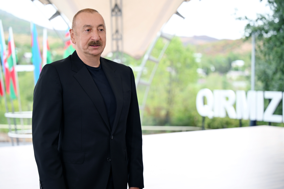 President Ilham Aliyev meets with residents of Girmizi Bazar, Hadrut settlements, and Sos village (PHOTO)