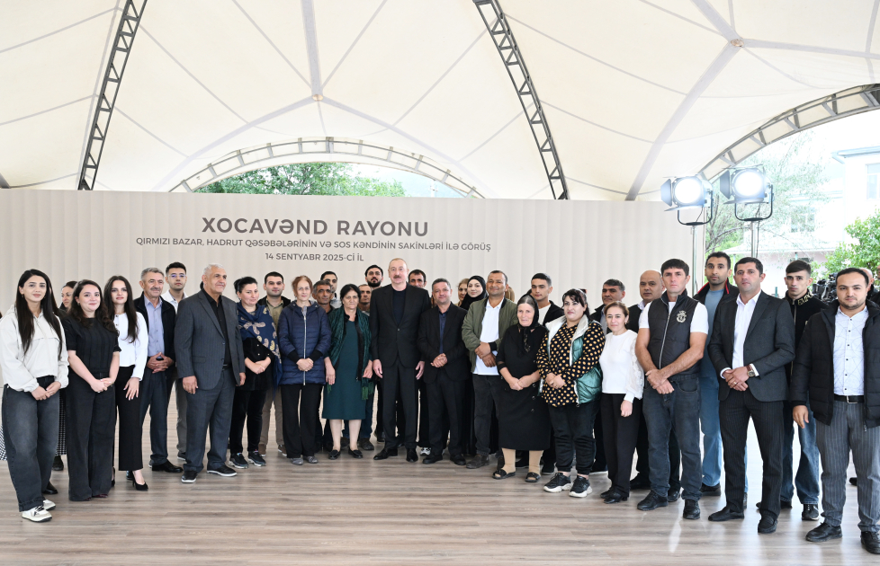 President Ilham Aliyev meets with residents of Girmizi Bazar, Hadrut settlements, and Sos village (PHOTO)