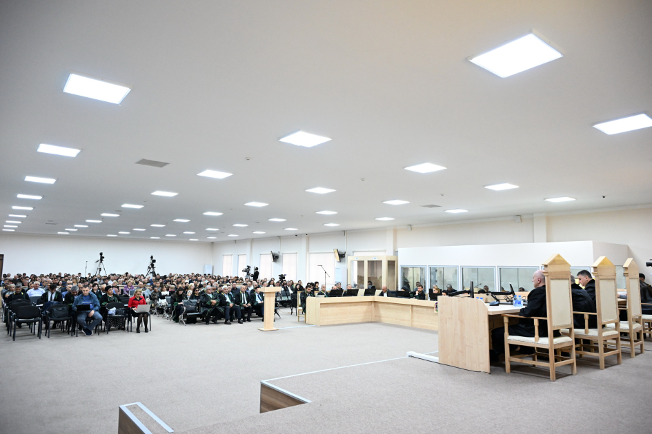 Court views papers on numerous crimes committed against Azerbaijanis in 1988-1992 (PHOTO)