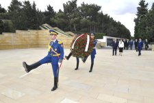 Chinese delegation visits tomb of National Leader Heydar Aliyev, and Alley of Martyrs (PHOTO)