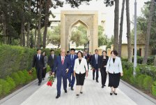 Chinese delegation visits tomb of National Leader Heydar Aliyev, and Alley of Martyrs (PHOTO)