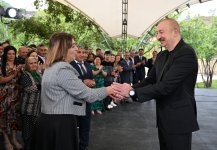 President Ilham Aliyev meets residents of Badara, Dashbulag, Seyidbeyli, and Shushakand villages of Khojaly (PHOTO)