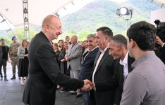 President Ilham Aliyev meets residents of Badara, Dashbulag, Seyidbeyli, and Shushakand villages of Khojaly (PHOTO)