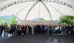 President Ilham Aliyev meets residents of Badara, Dashbulag, Seyidbeyli, and Shushakand villages of Khojaly (PHOTO)