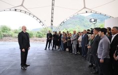 President Ilham Aliyev meets residents of Badara, Dashbulag, Seyidbeyli, and Shushakand villages of Khojaly (PHOTO)